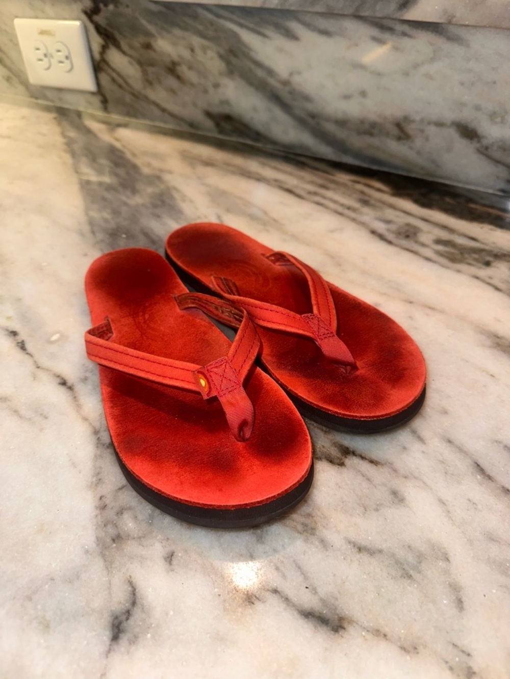 Rainbow Size 6 Women’s Leather Red Flip Flop Sandals